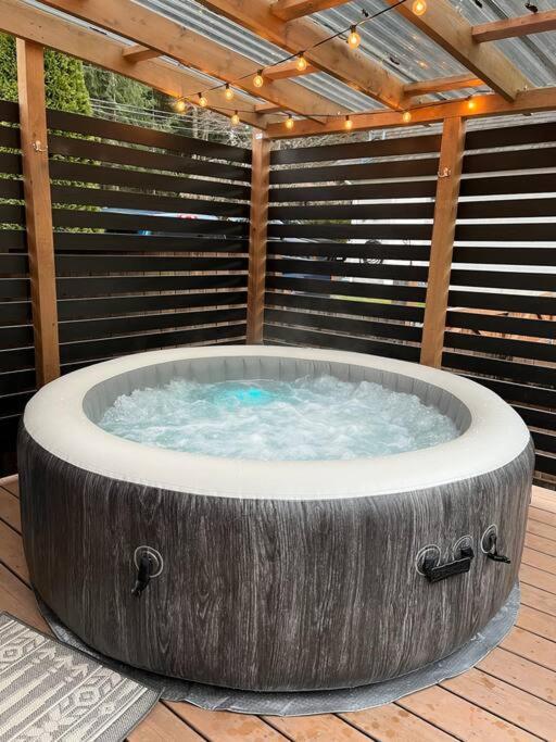 Modern Studio With Soft Tub And Mountain Views - Ratcliffe Guest Suite Duncan Zewnętrze zdjęcie